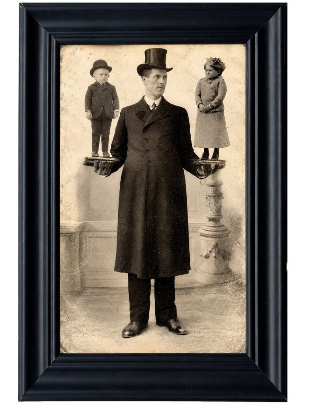 Freakshow Sideshow Carnival Circus Oddity Werid Giant and small people Art Deco